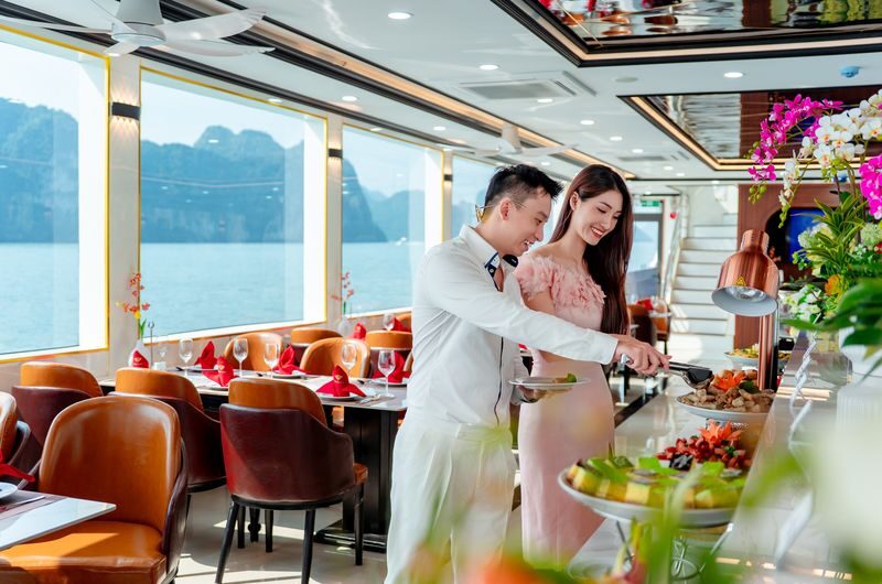 Diamond Era Luxury Day Cruise: Ha Long Bay, Sung Sot, Ti Top - Luon Cave: paddle into a quiet lagoon
