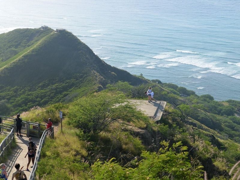 Diamond Head State Monument Narrated Audio Tour - The visitor-center access concern