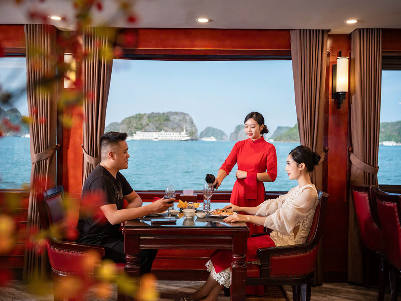 Diamond Luxury Day Cruise: Ha Long Bay,Sung Sot & Ti Top Island - Sung Sot Cave, Ha Long Bay’s big cave stop