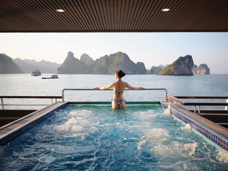 Diamond Luxury Day Cruise: Ha Long Bay,Sung Sot & Ti Top Island - Service, value, and who will enjoy this cruise