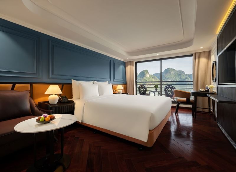 Diana 2D1N Cruise: Ha Long Bay & Lan Ha Bay Tour - A night between Ha Long and Lan Ha Bay