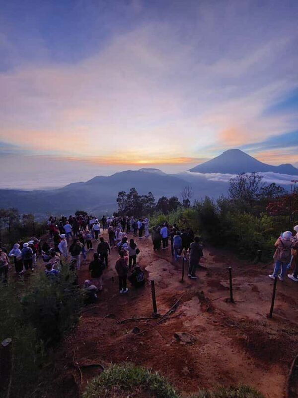 Dieng Plateau Sikunir Golden sunrise trip with guide - Good To Know