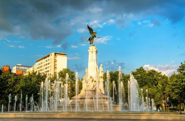 Dijon: Capture the Most Photogenic Spots With a Local - Booking and Cancellation Policy