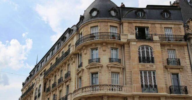 Dijon: Historic Guided Walking Tour - Historic Monuments and Impressive Gates