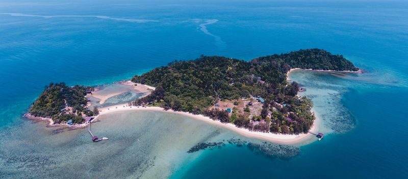 Dinawan island with Snorkelling Daytrip - Private island in Kota Kinabalu - Dinawan Island at a glance