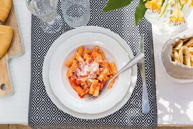 Dining Experience at a Locals Home in Laterina With Show Cooking - Features of the Dining Experience