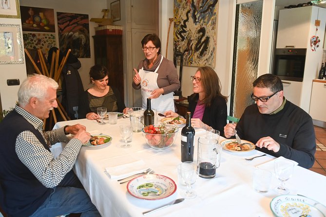 Dining Experience at a Locals Home in Trevignano Romano With Show Cooking - Dining Experience Highlights
