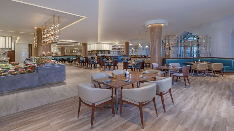 Dining experience at Saffron Restaurant in Atlantis The Palm Dubai - Price, drinks, and what the booking covers