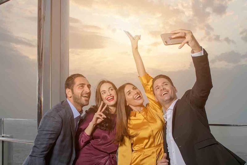 Dining experiences at Burj Khalifa - Two ways to dine above Dubai
