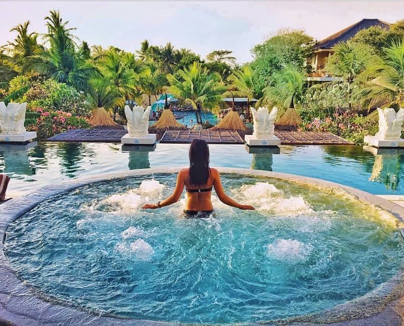 Dining & Tipsy Tea at Azul Beach Club Bali - Tea Time or Spirited Tea?