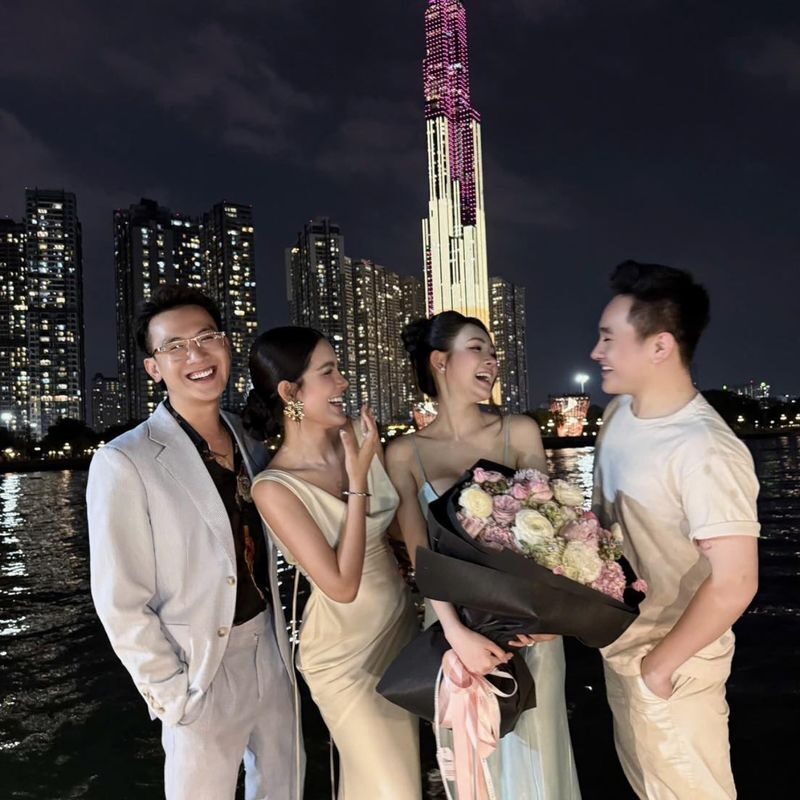 Dinner Experience on Lively Saigon River Luxury Mini Cruise - Landmark 81 and the start of the cruise