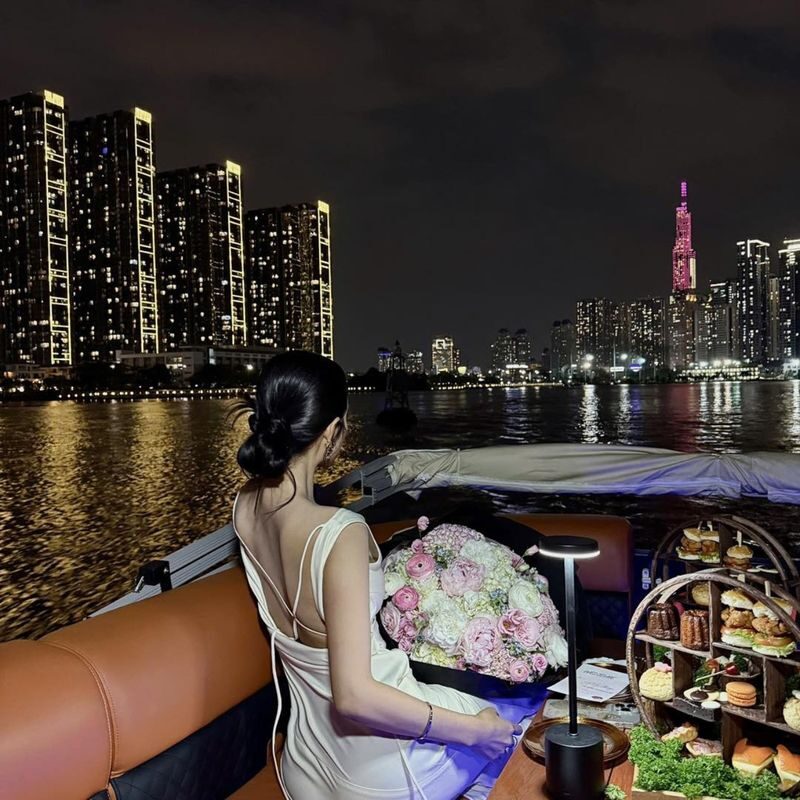 Dinner Experience on Lively Saigon River Luxury Mini Cruise - Dinner onboard: sashimi and a short meal break
