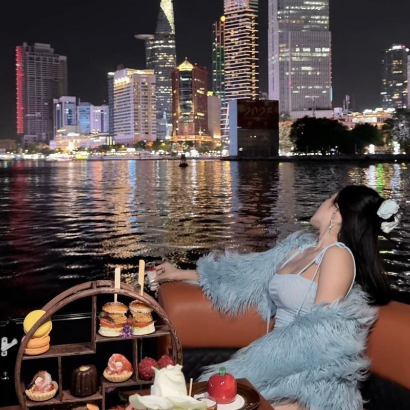 Dinner Experience on Lively Saigon River Luxury Mini Cruise - What the price buys you