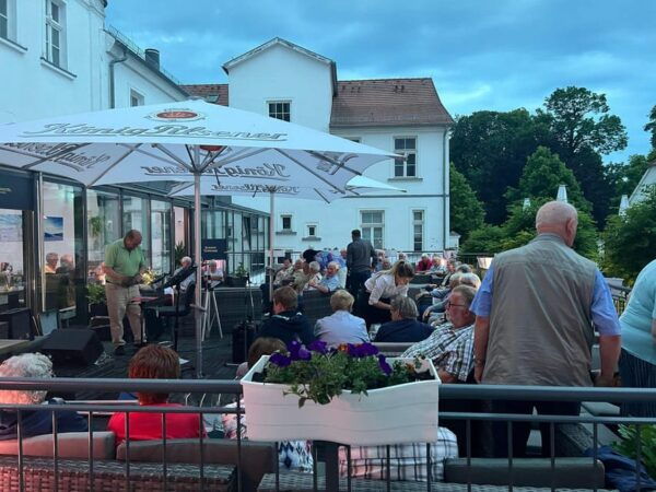 Dinner for 2: Restaurant at the Castle Park (Rose City Putbus) - Pricing Details