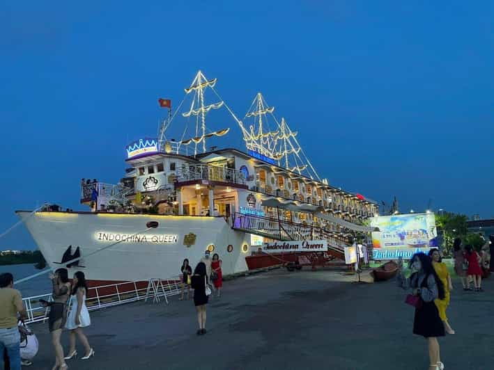 Dinner on Cruise Saigon River - Group Tour - Dining Experience