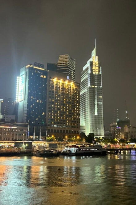 Dinner on Cruise With Buffet and Live Music - Highlights of the Experience