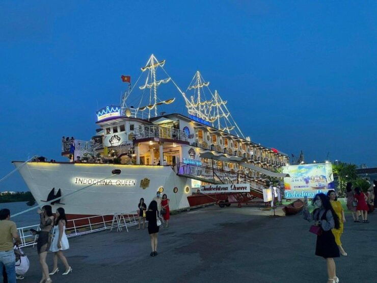 Dinner on Luxury Cruise With Buffet and Live Music - Booking Details