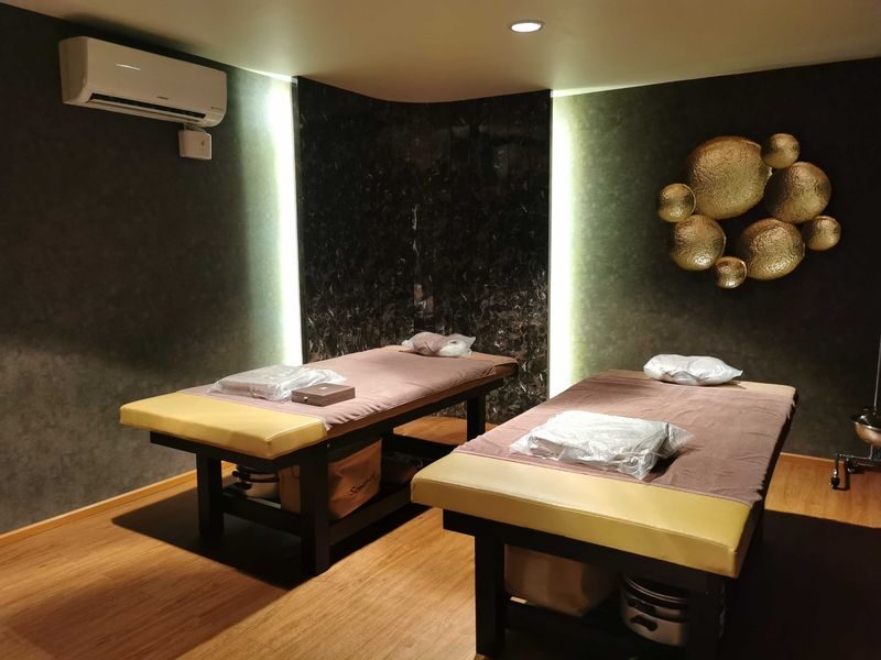 DIORA Luxe Lumpini Luxury Spa Experience in Bangkok - Choosing between Thai massage and oil treatments