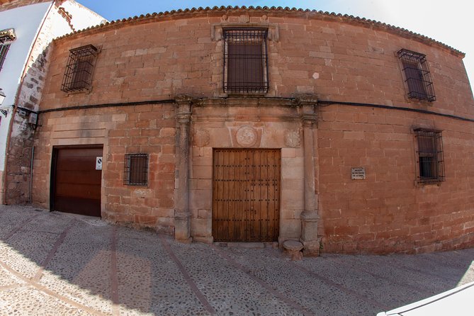 Discover 3 Artworks in Baños De La Encina - The Sum Up