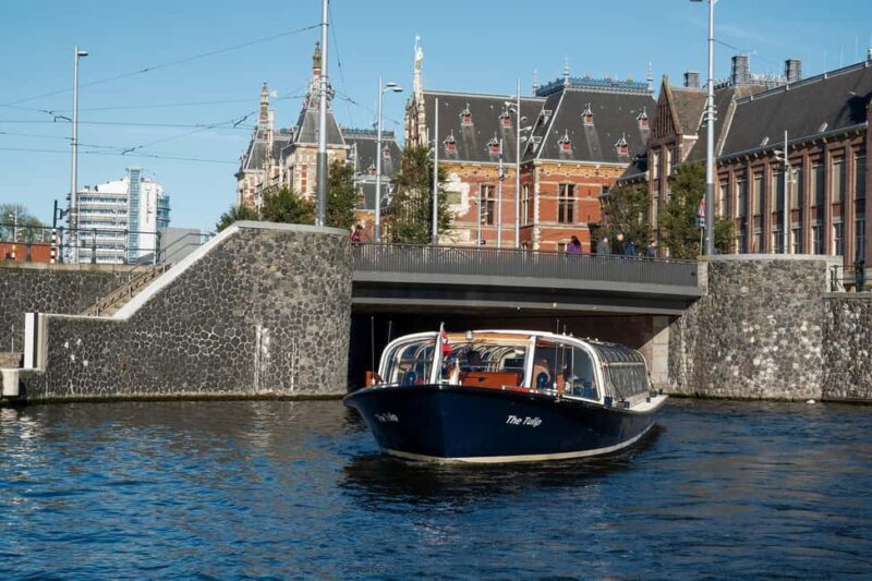 Discover Amsterdam: 75-Minute Luxury Cruise with Commentary - Good To Know