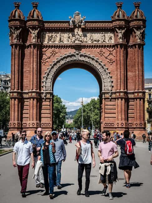 "Discover Barcelona: Private Tour in Arabic with Expert Guide" - FAQ