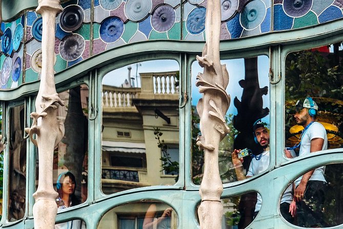 Discover Barcelona'S Most Photogenic Spots With a Local - Colorful Street Art in El Raval