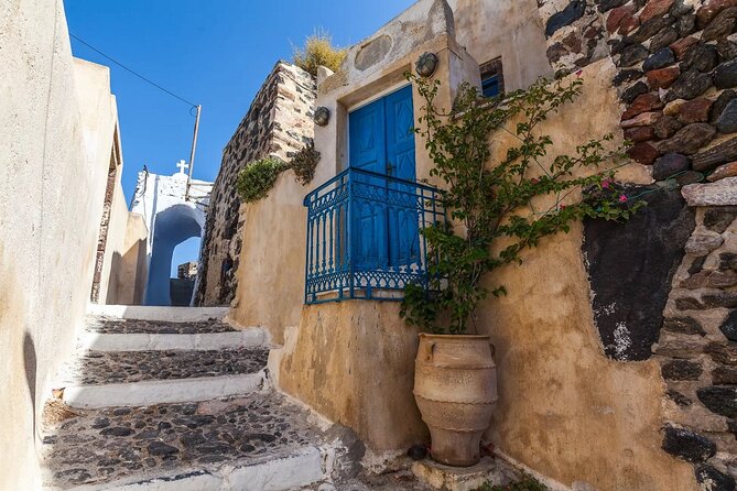 Discover Best of Santorini: History, Wine and Views 6 Hour Tour - Santorinis Fascinating History