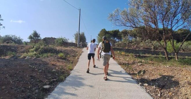 Discover Bolulla by Finding Oliver - Family Escape Hike - Languages and Instruction