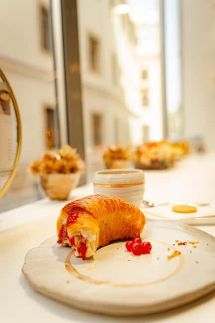 Discover Budapest: Coffee and Photo Guided Tour - Introduction