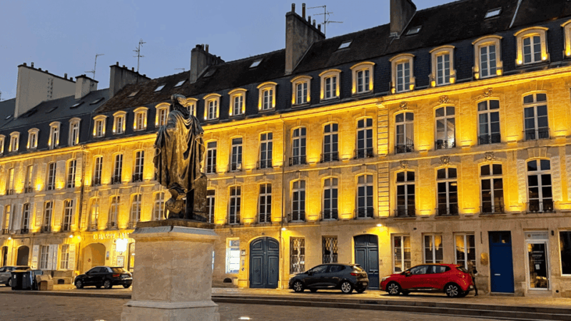 Discover Caen Like Never Before: Guided Tours of History and Secrets! - Exploring Architectural Gems and Picturesque Streets