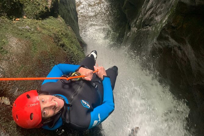Discover Canyoning in Dollar Glen - Background