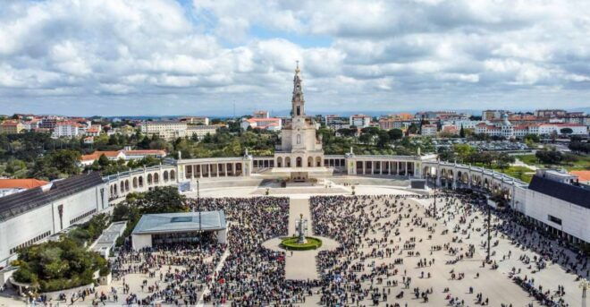 Discover Fátima, Nazaré and Óbidos : Day Tour - Frequently Asked Questions