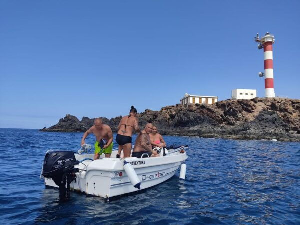 Discover Freedom: Rent a Boat, No License Required! - Ideal for Friends/Family