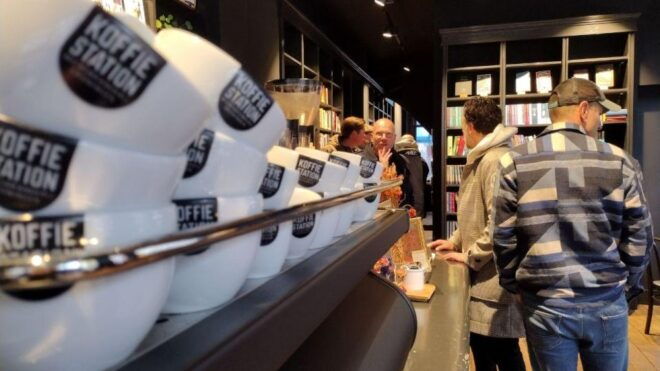 Discover Groningen Tour (Best Shops, Bars and Hotspots) - Top Restaurants and Dining Experiences