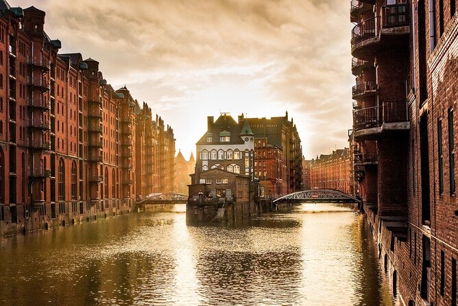 Discover Hamburg From Landmark to Landmark - Elbphilharmonie: A Modern Icon on the Waterfront