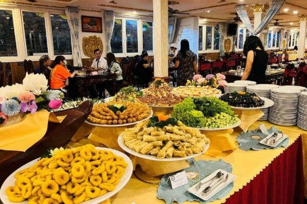 Discover HCM Nightlife: Dinner on Cruise With Hotel Pickup - Tips for a Great Experience