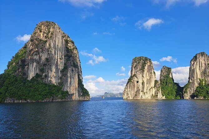 Discover Hidden Beauty Bai Tu Long Bay on an Exclusive Day Cruise - Scenic Cruising and Relaxation in Bai Tu Long Bay