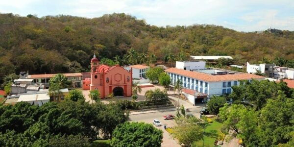 Discover Huatulco: Half Day City Tour With Bilingual Guide - Pickup and Cancellation Policy