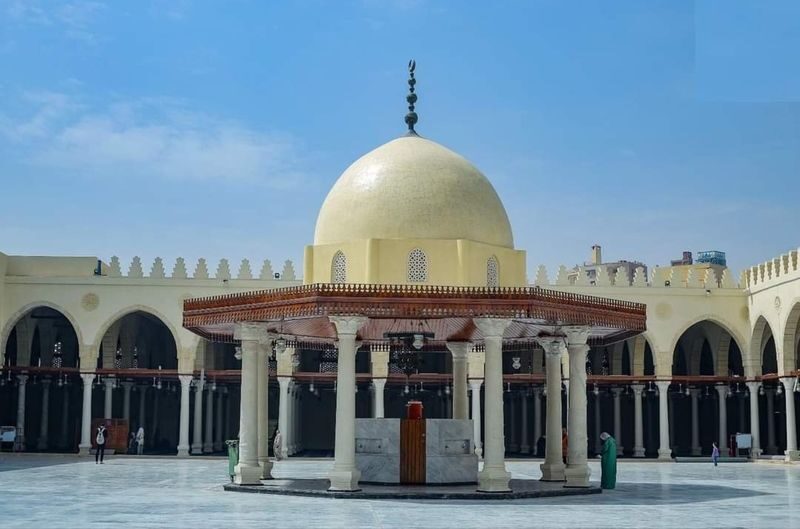 Discover Islamic & Coptic Cairo on a Private full-Day Tour - Two neighboring mosques, two different visits