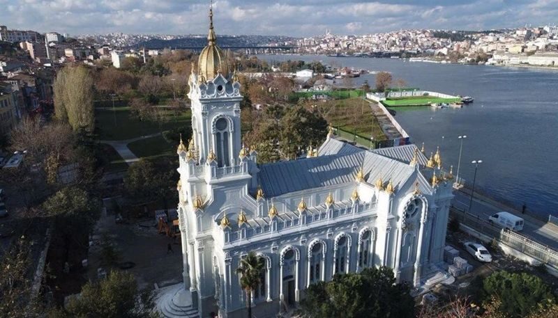 Discover Istanbul: Balat, Bosphorus Cruise, Churches & Sultanahmet - A full day that links very different parts of Istanbul