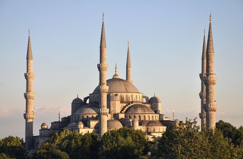 Discover Istanbul: Balat, Bosphorus Cruise, Churches & Sultanahmet - Timing, clothing, and meeting up