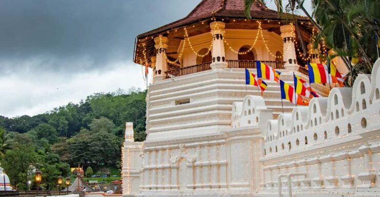Discover Kandy: Your Ultimate City Tour Full Day Experience - Experience Kandys Iconic Landmarks