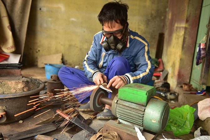 Discover Knife Da Sy Village in Local Village Hanoi - Traditional Art and Craftsmanship