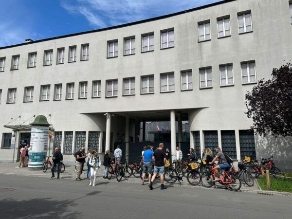 Discover Kraków by Bike With a Dutch Guide - Opportunity to Taste Local Cuisine