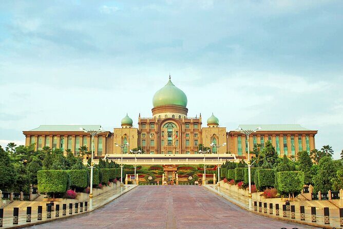 Discover Kuala Lumpur & Putrajaya: Batu Caves & Iconic Landmarks - FAQ