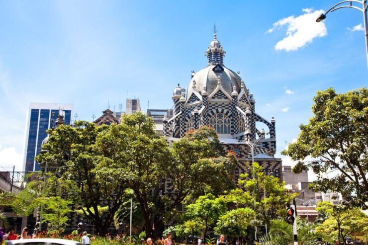 Discover Medellín by Metro - Private - Experience Highlights
