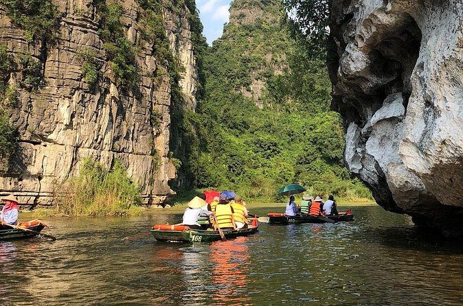 Discover Ninh Binh: Bai Dinh, Trang An & Mua Caves from Hanoi - Climbing Mua Cave for Scenic Vistas  