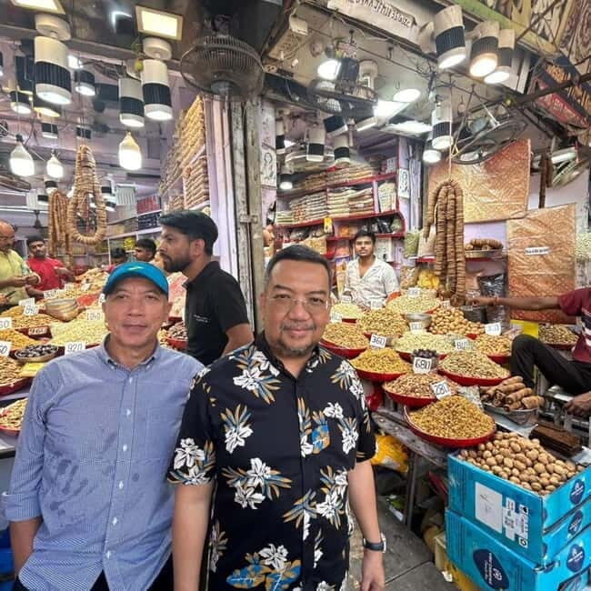 Discover Old & New Delhi: Guided Full or Half-Day Tour - The Practicalities: What to Expect and Tips for Travelers