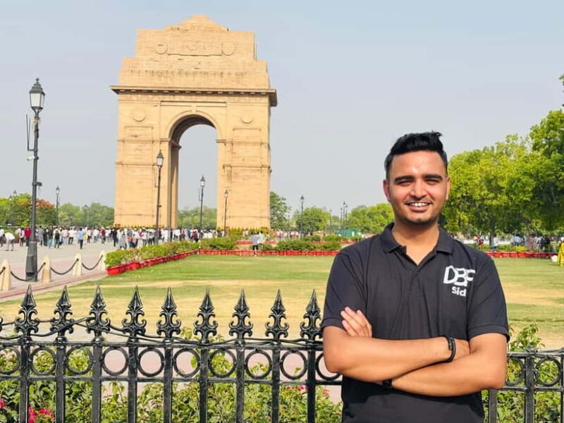 Discover Old & New Delhi: Private Tour with Street Food - Itinerary Breakdown