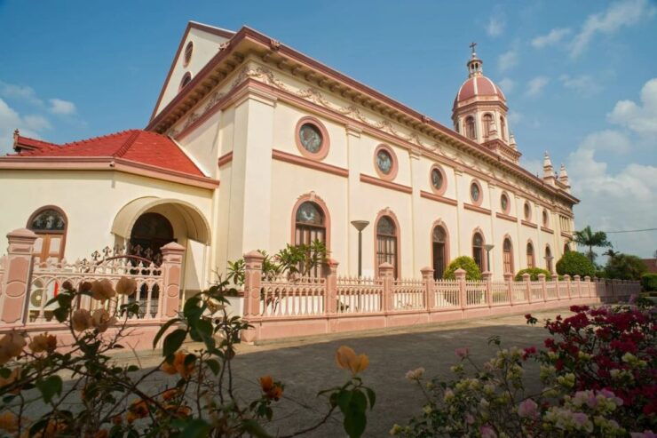 Discover Old Portuguese Community and Flower Market in BKK - Vibrant Pak Klong Talad Market